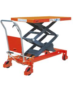 Der Dppelscheren-Hubtischwagen kann Lasten bis zu 800 kg tragen und ist damit ideal f&uuml;r schwere und sperrige G&uuml;ter geeignet.